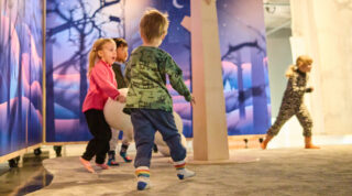 Syyslomalla Lahden museoissa touhutaan Lumi-näyttelyssä, inspiroidutaan teknologiasta ja suunnistetaan museossa